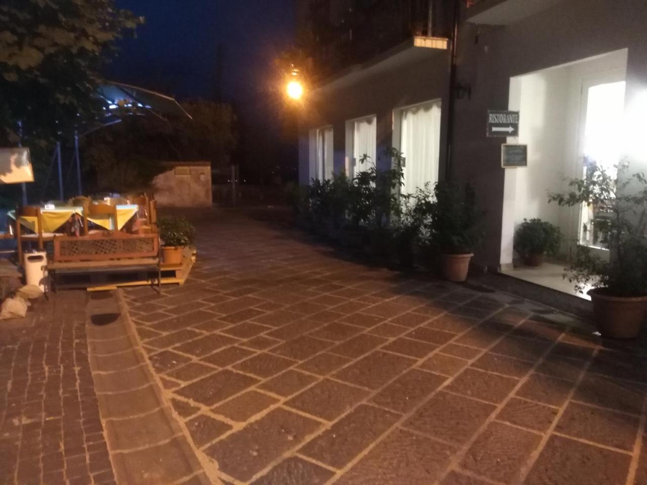 拉康祖拉戴巴罗尼酒店 提加亚诺 外观 照片