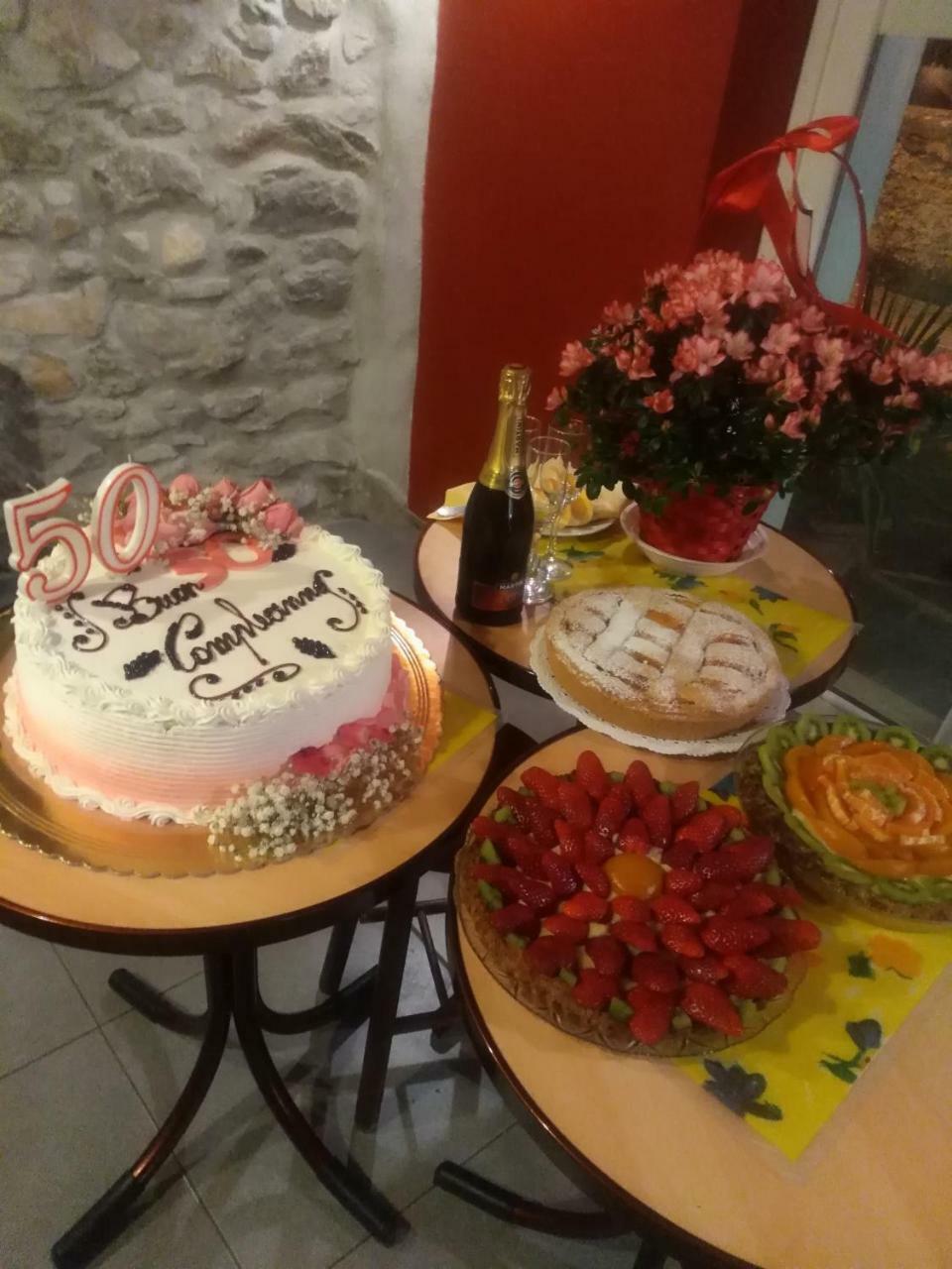 拉康祖拉戴巴罗尼酒店 提加亚诺 外观 照片