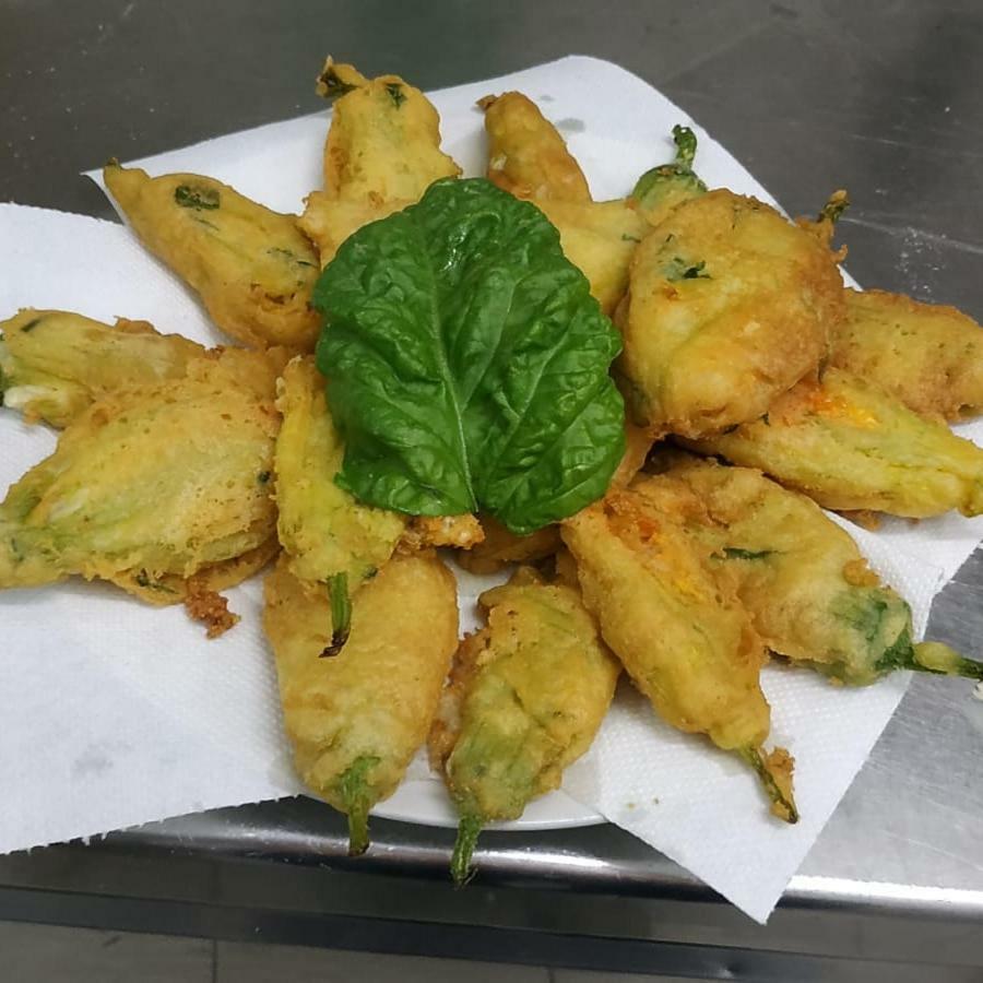 拉康祖拉戴巴罗尼酒店 提加亚诺 外观 照片